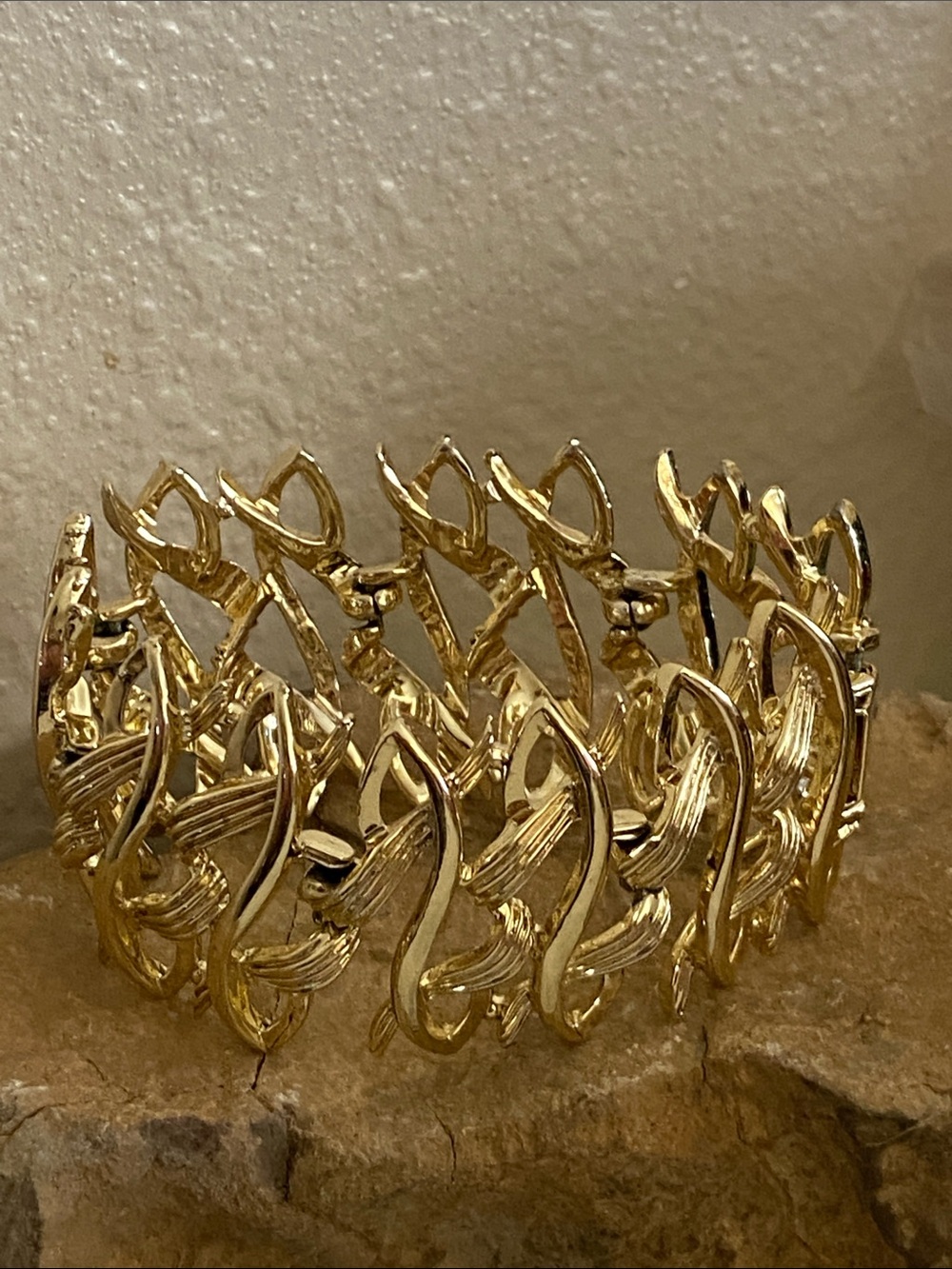 Vintage 80s Textured Gold Tone Link Statement Bracelet